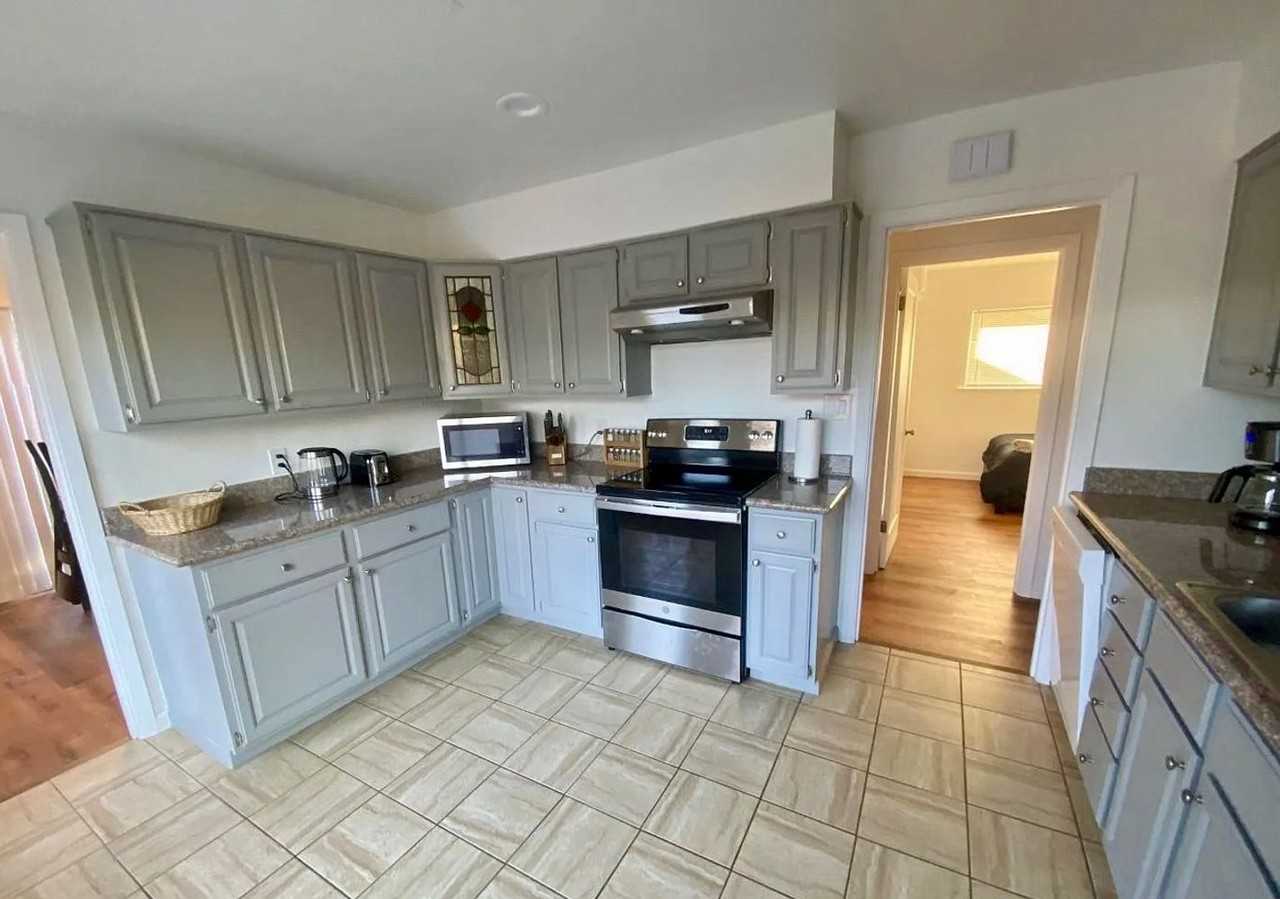 2778 Courtland Dr - Photo 2 of 10