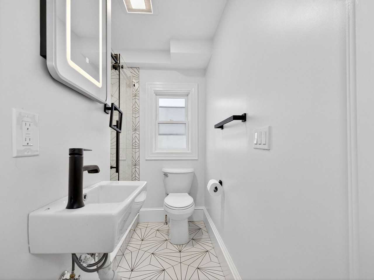 252 Main St - Photo 4 of 17