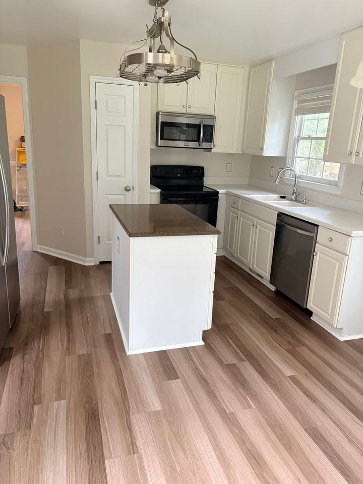 4911 Brompton Ln - Photo 4 of 22