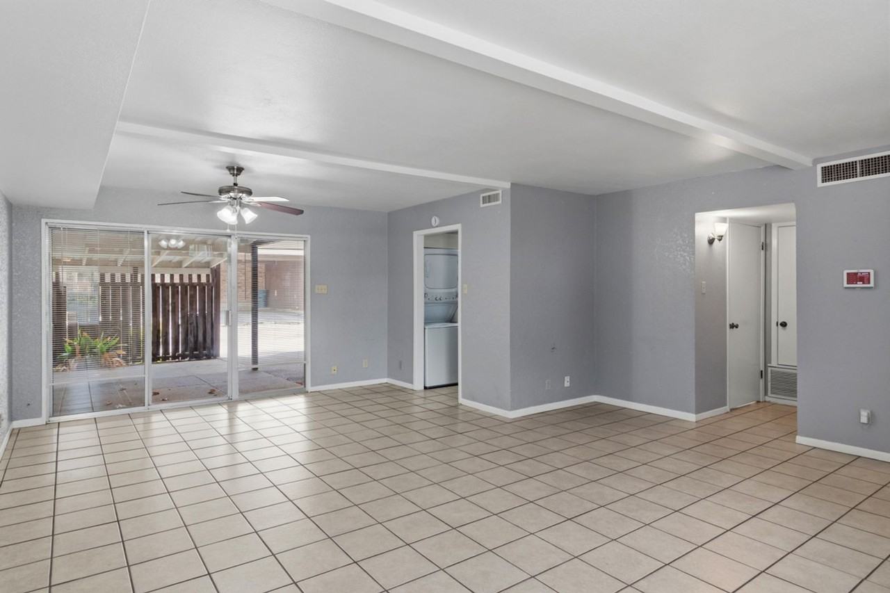100 Royal Way Dr #17C - Photo 6 of 32