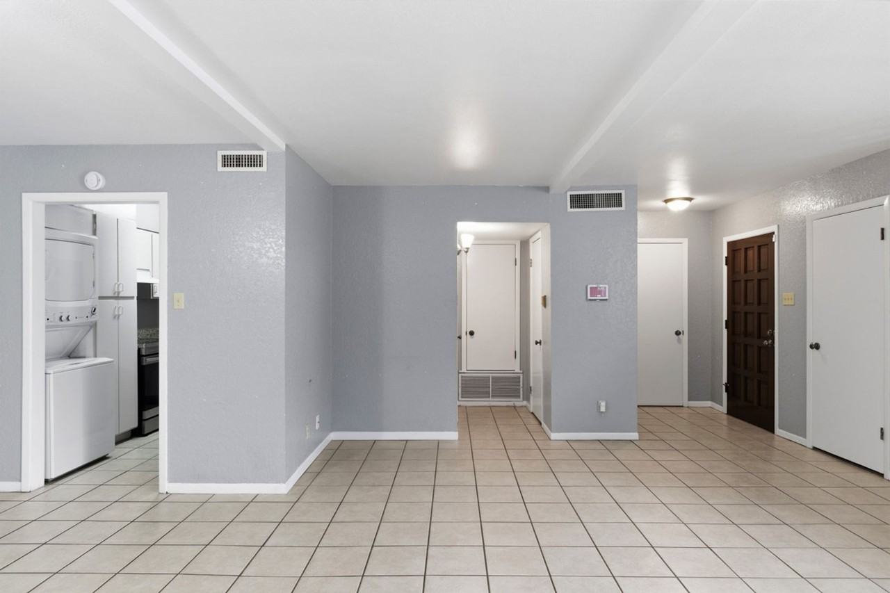 100 Royal Way Dr #17C - Photo 7 of 32