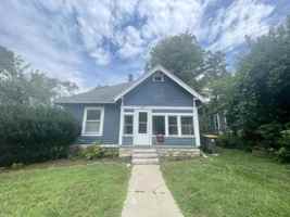 featured image of 211 E 2nd St
