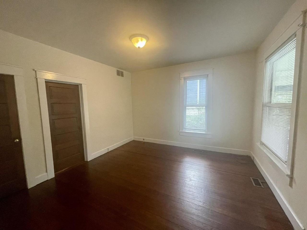 211 E 2nd St - Photo 5 of 26