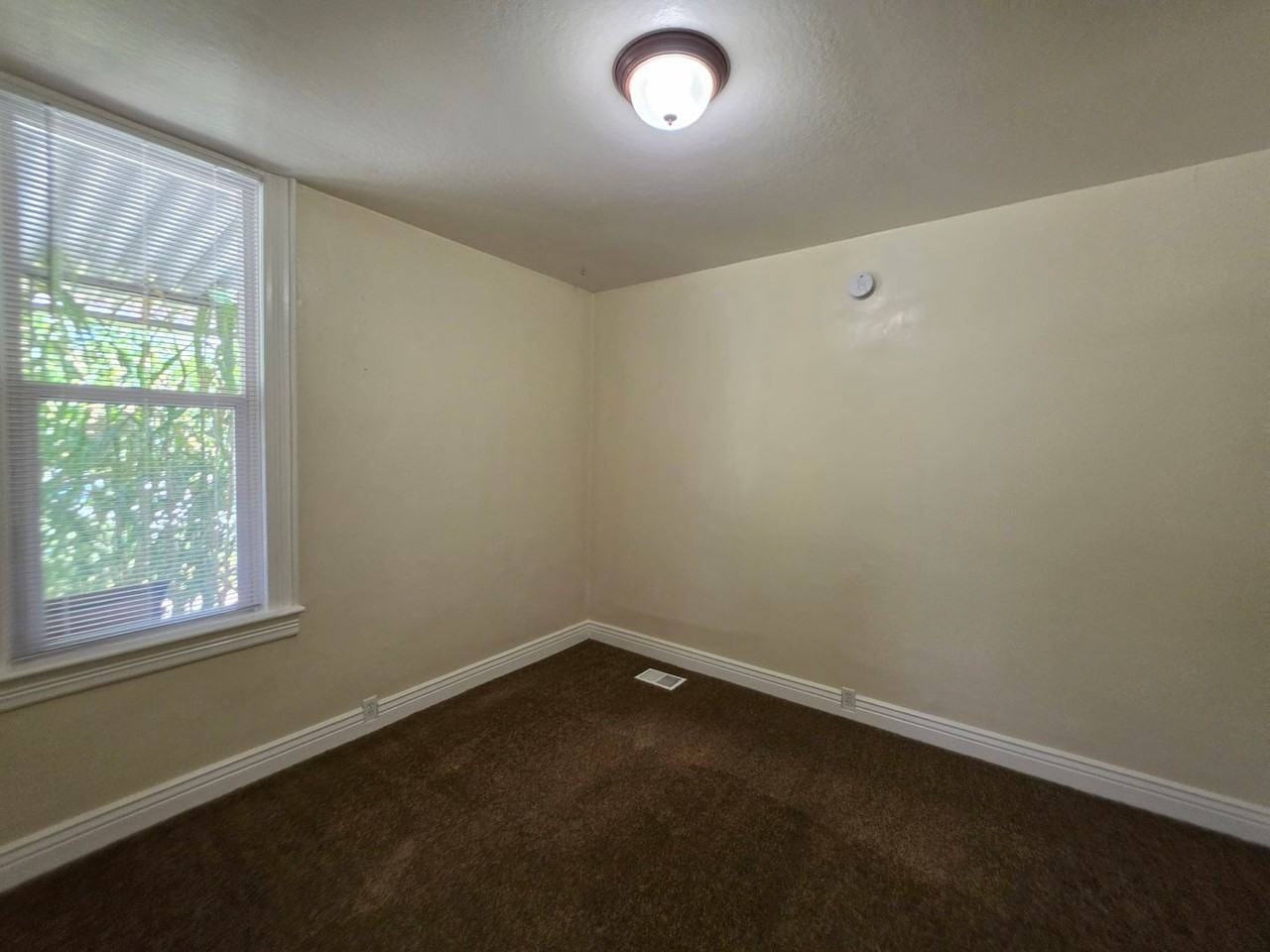 724 E Downington Ave - Photo 6 of 12