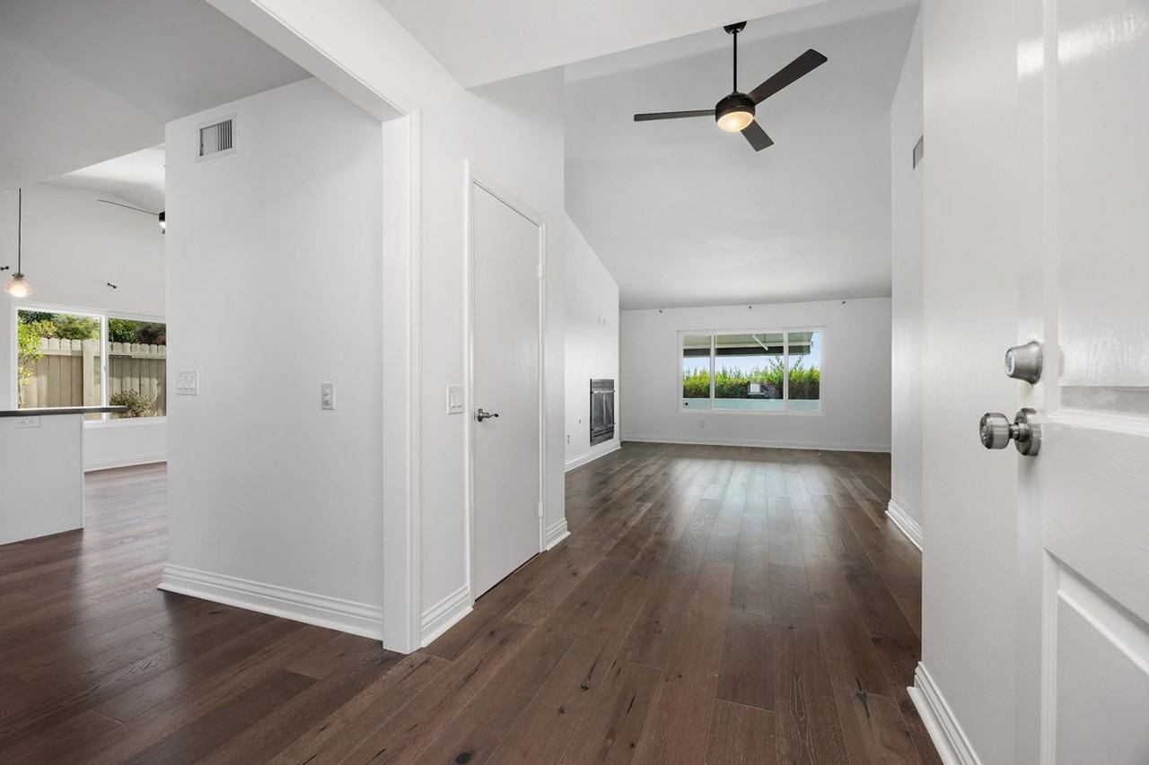 3607 Laredo St - Photo 3 of 24