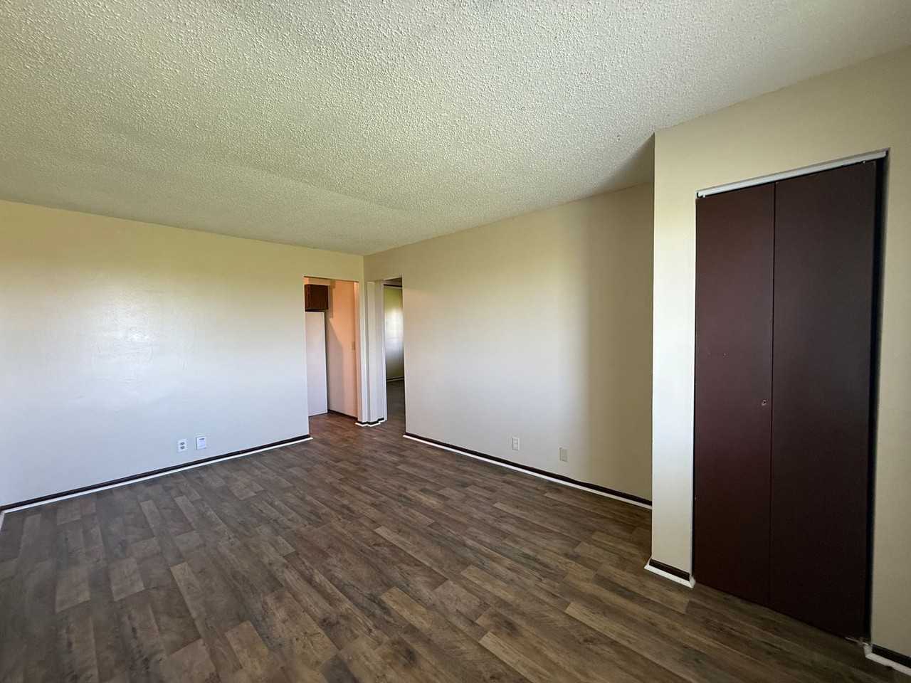 351 Southland Dr - Photo 3 of 11