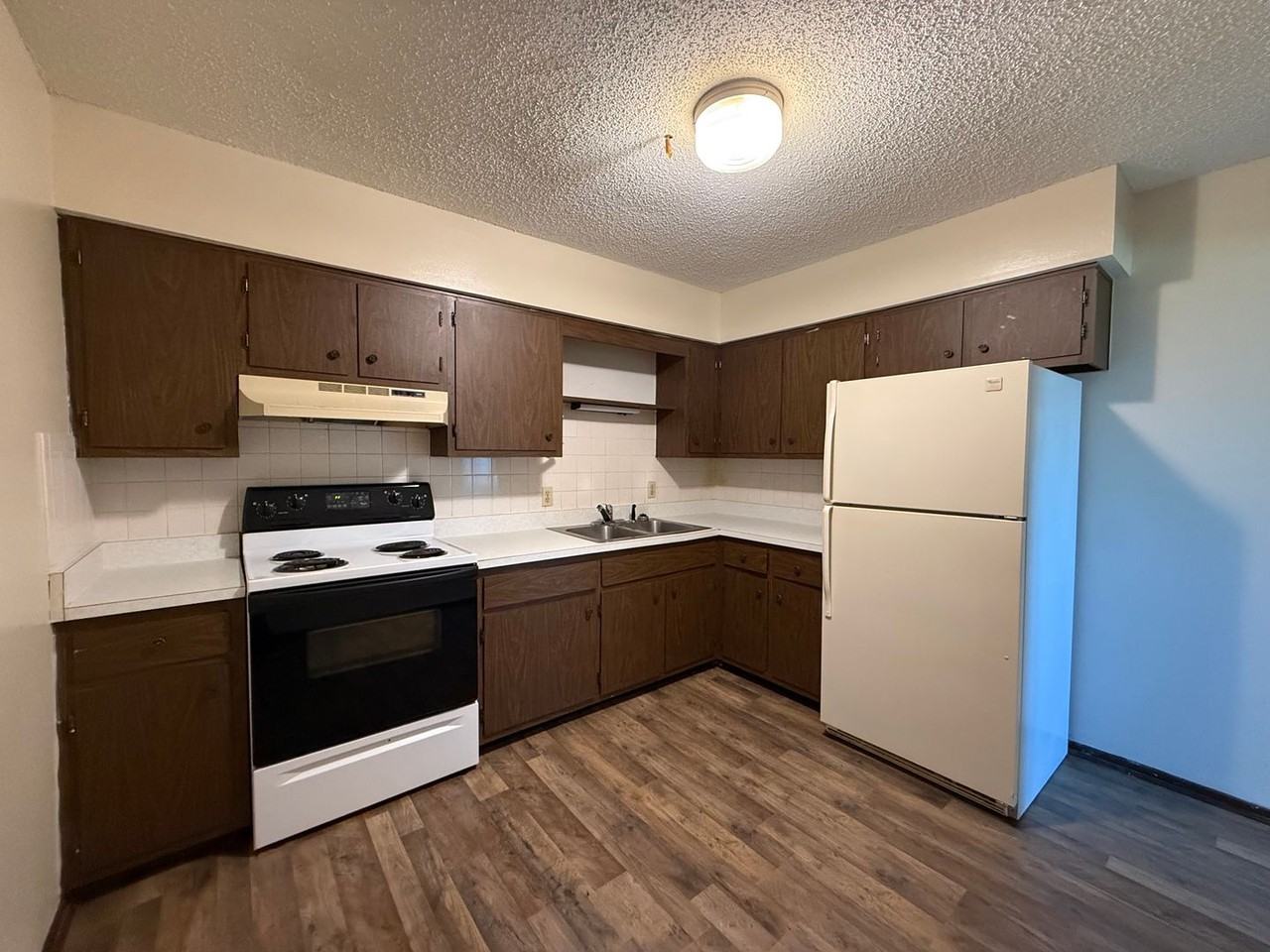 351 Southland Dr - Photo 5 of 11