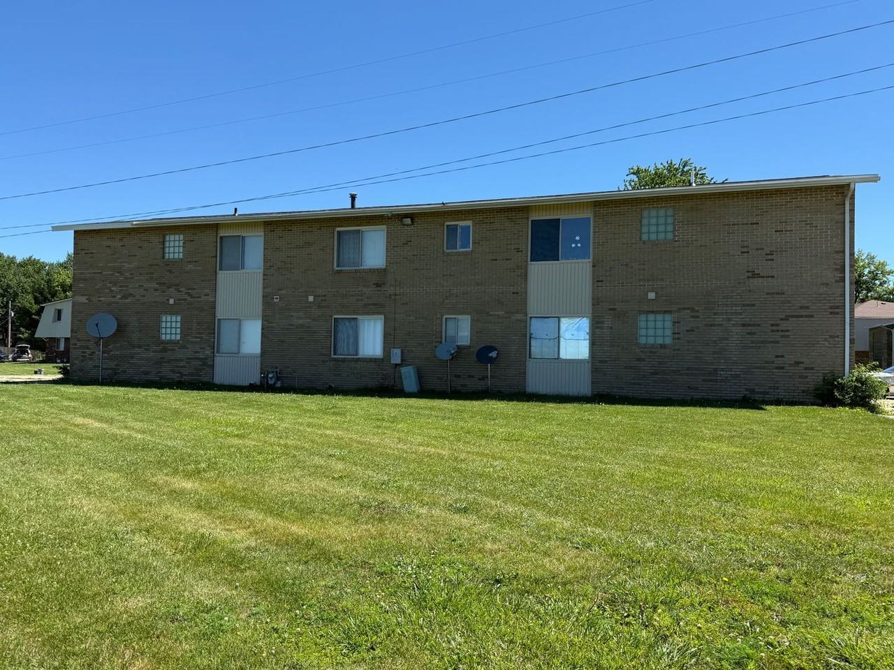 373 S West St - Photo 2 of 10