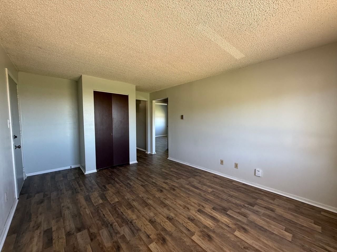 373 S West St - Photo 4 of 10