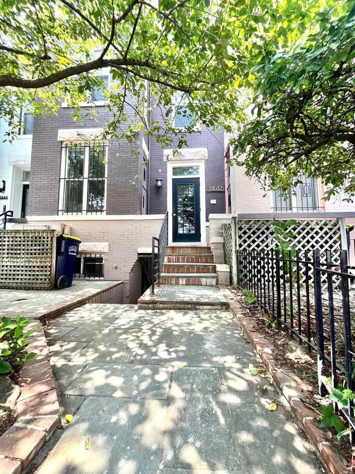 1446 Newton St Nw - Photo 4 of 14
