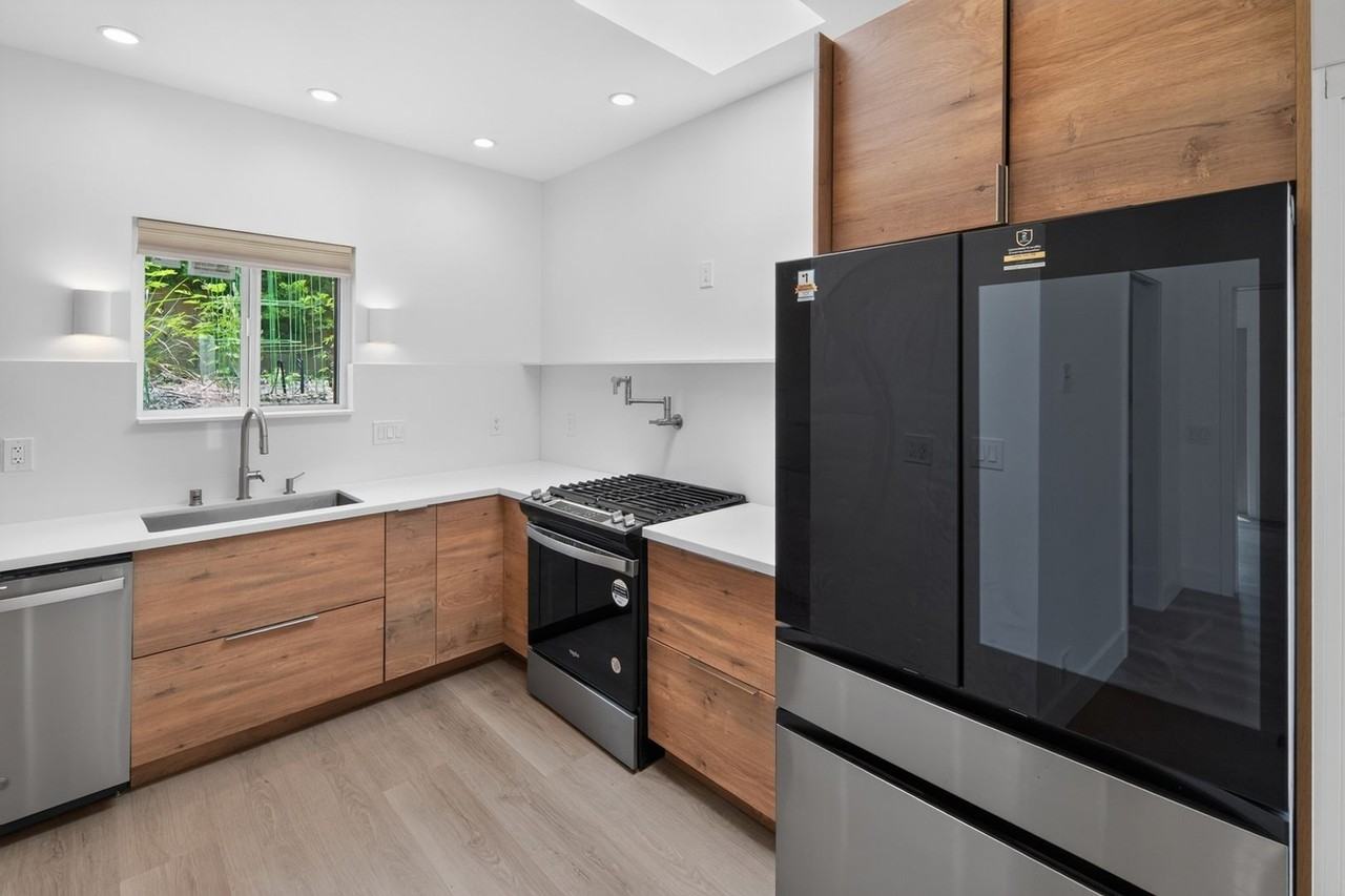 1216 Lagan Ave - Photo 2 of 16