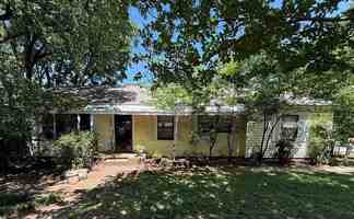 featured image of 2823 Independence St