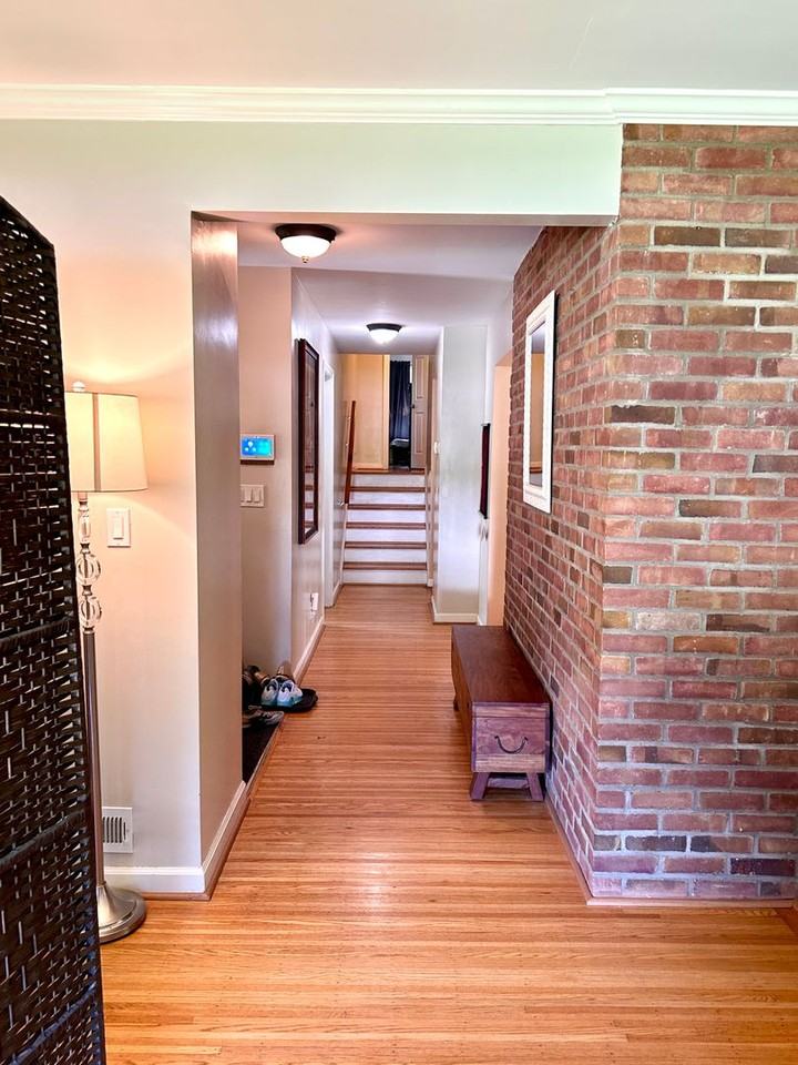 940 Corwin Rd - Photo 7 of 30