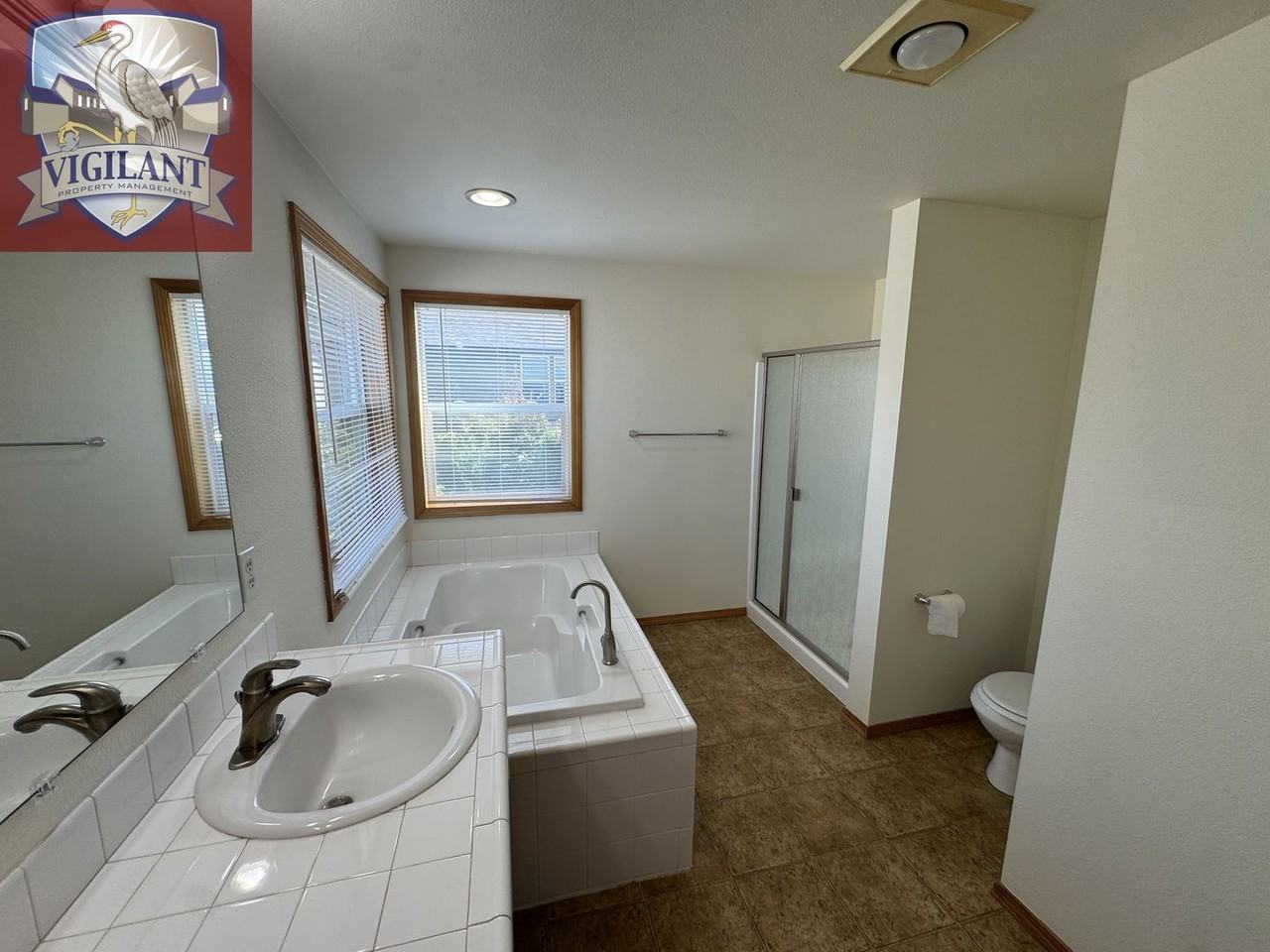 1614 N Falcon Dr - Photo 4 of 33