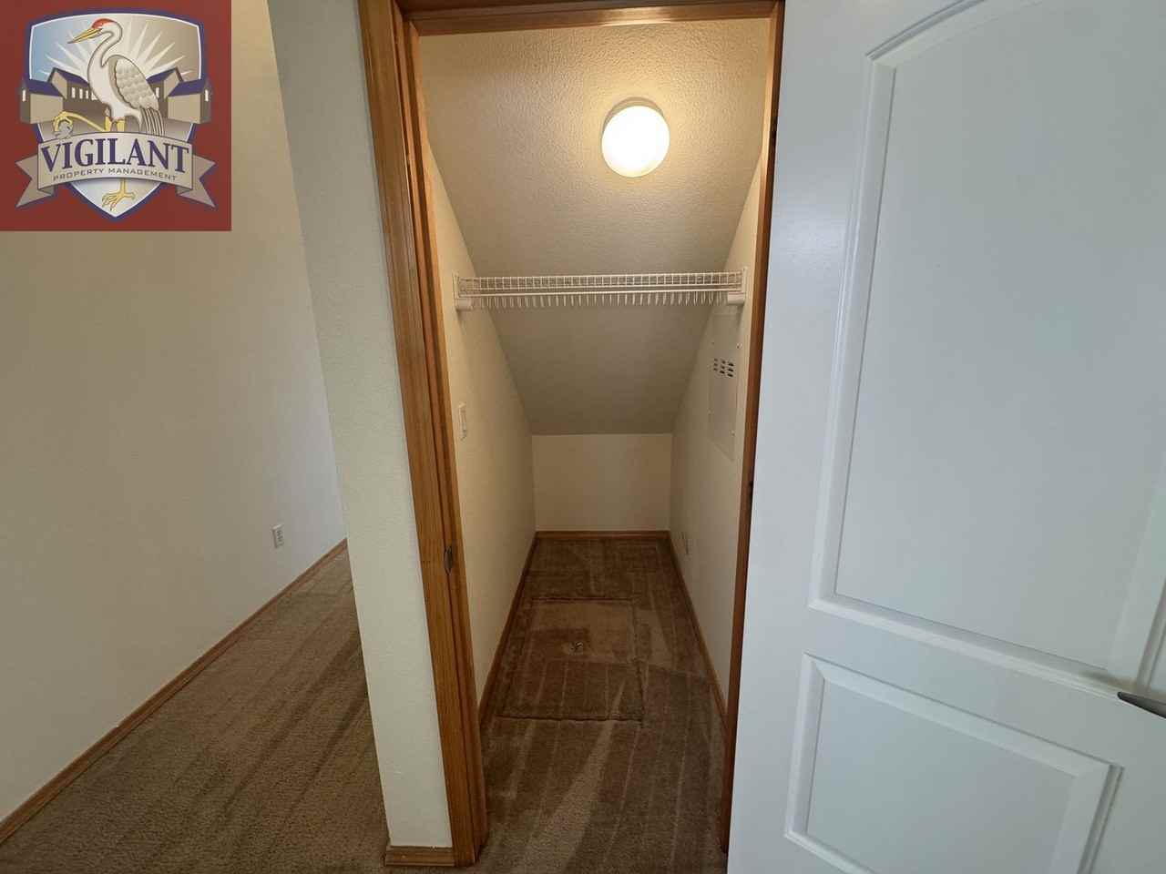 1614 N Falcon Dr - Photo 6 of 33