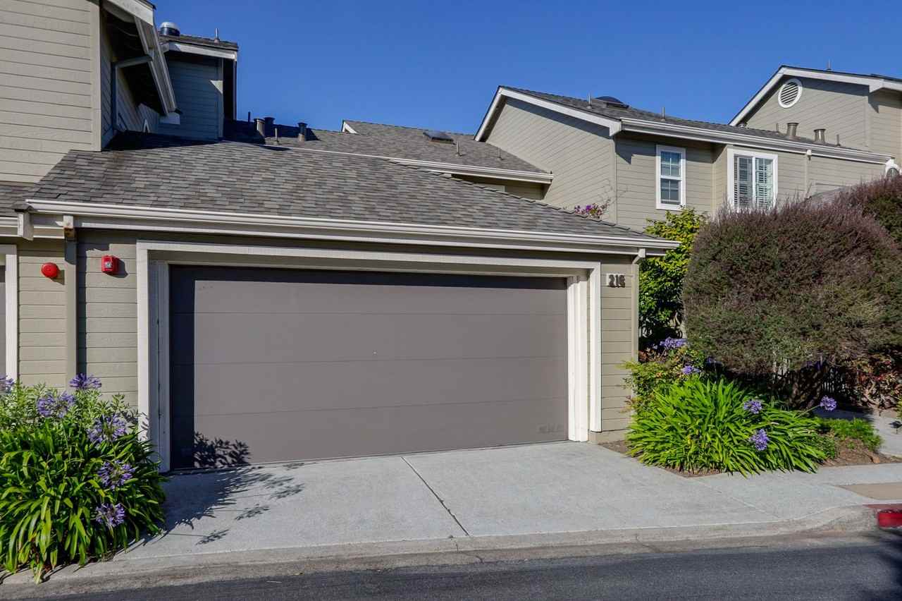 216 Greenview Dr - Photo 3 of 45