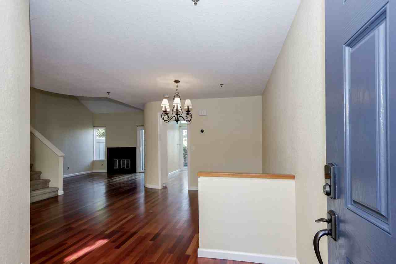216 Greenview Dr - Photo 5 of 45