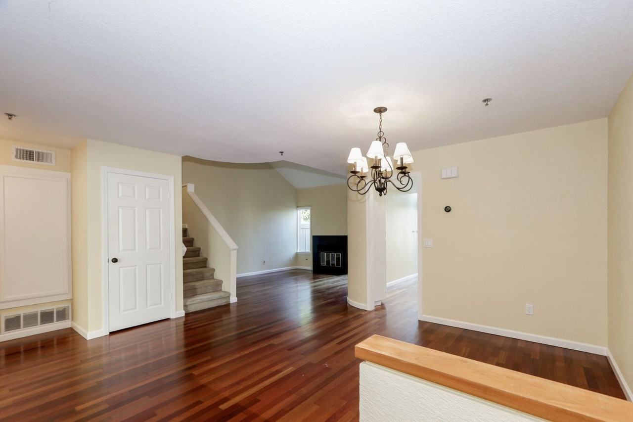 216 Greenview Dr - Photo 6 of 45