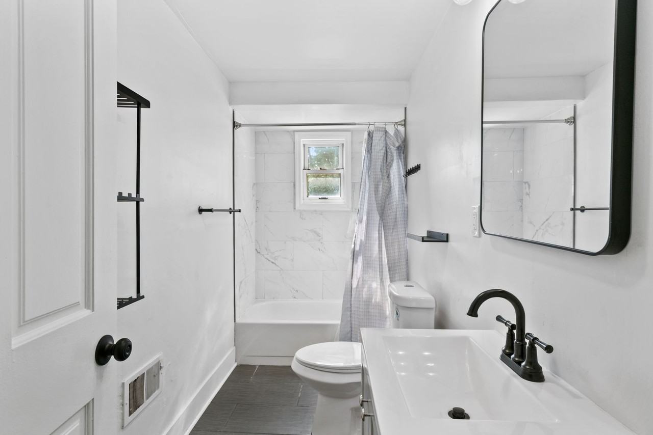 721 Boggs Ave - Photo 2 of 32