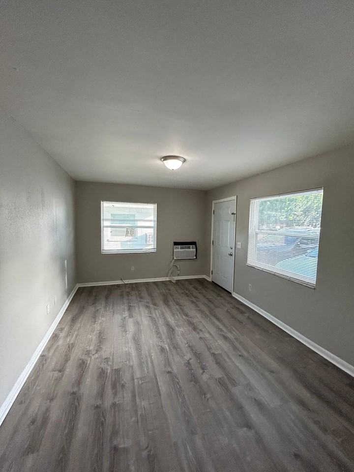 1484 32nd St Nw - Photo 6 of 10