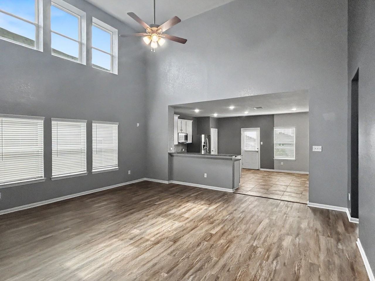 11530 Tengyc Cres - Photo 2 of 30