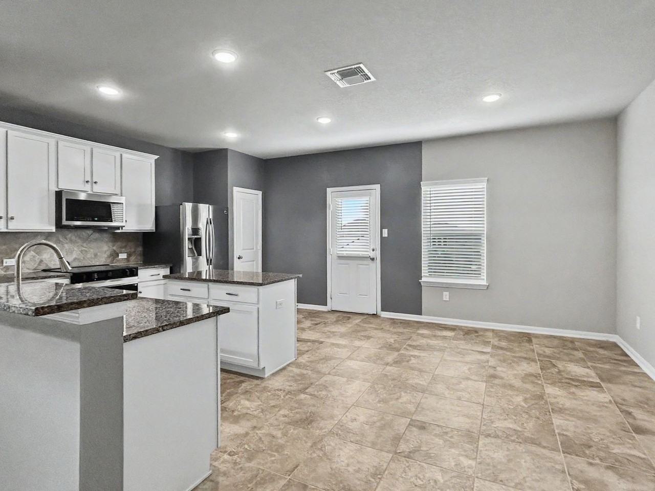 11530 Tengyc Cres - Photo 3 of 30