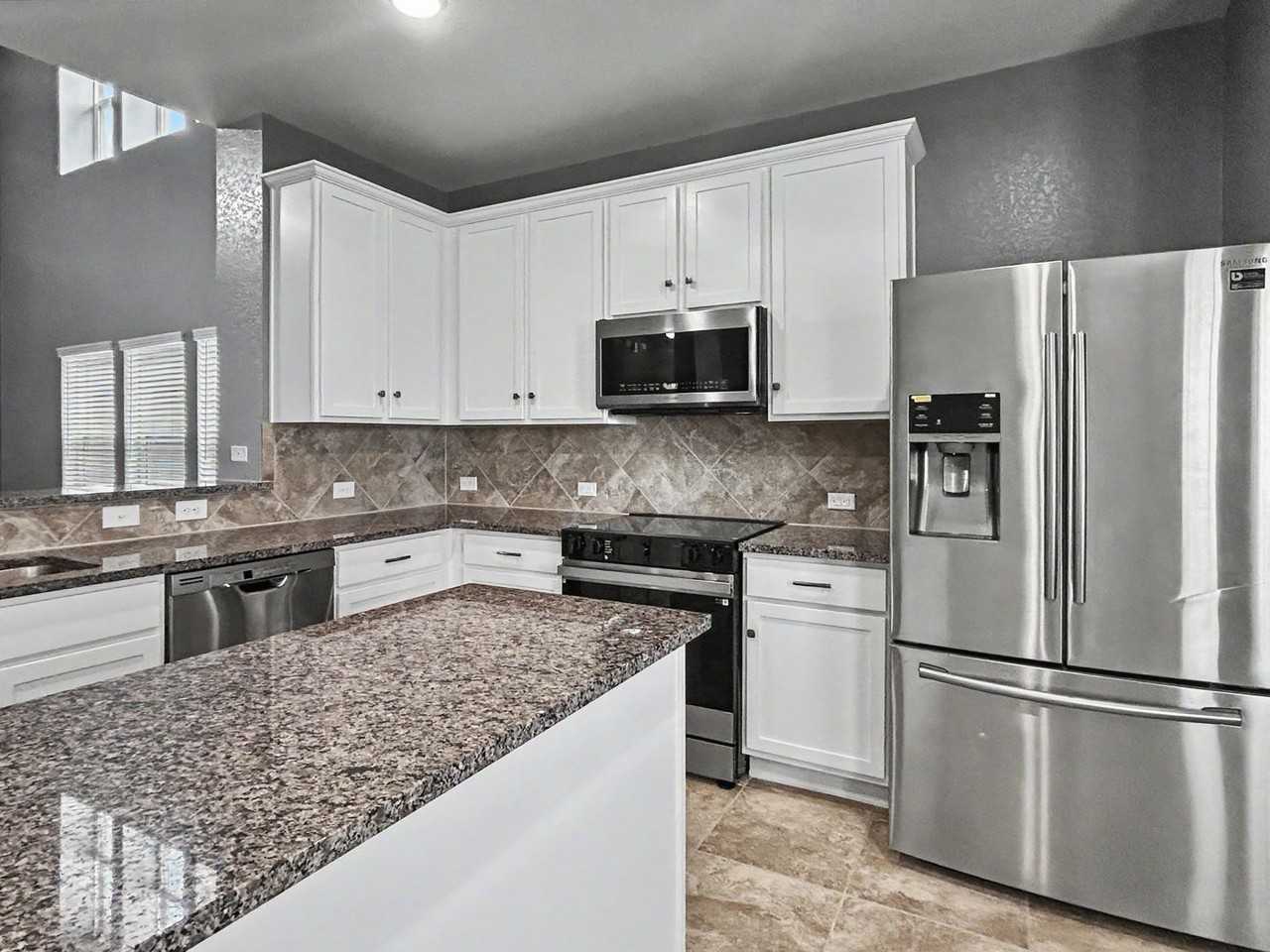 11530 Tengyc Cres - Photo 4 of 30