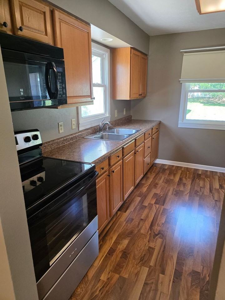 619 Gerecke St - Photo 4 of 10