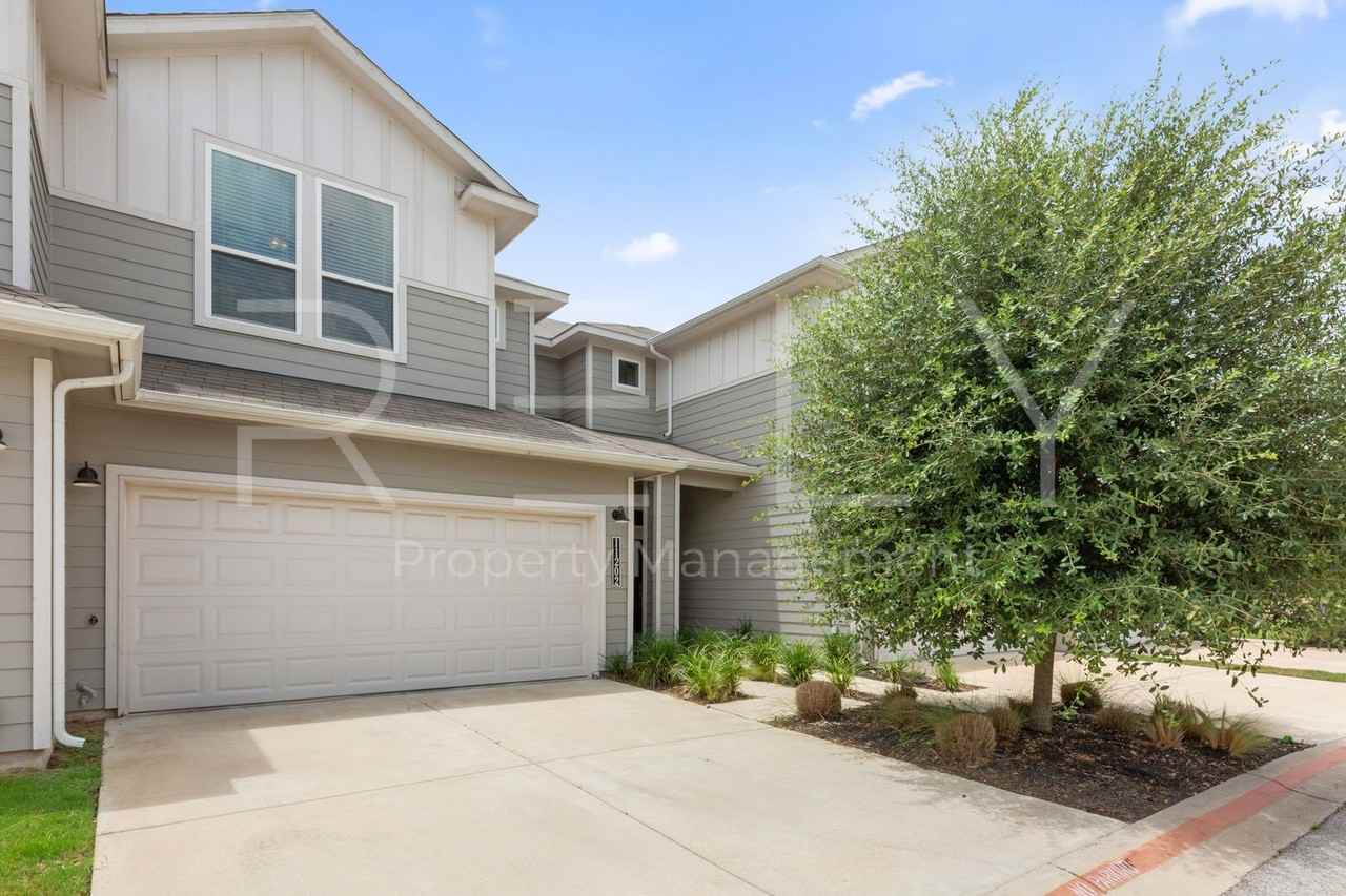 11202 Gadsen Ln #67 - Photo 2 of 42