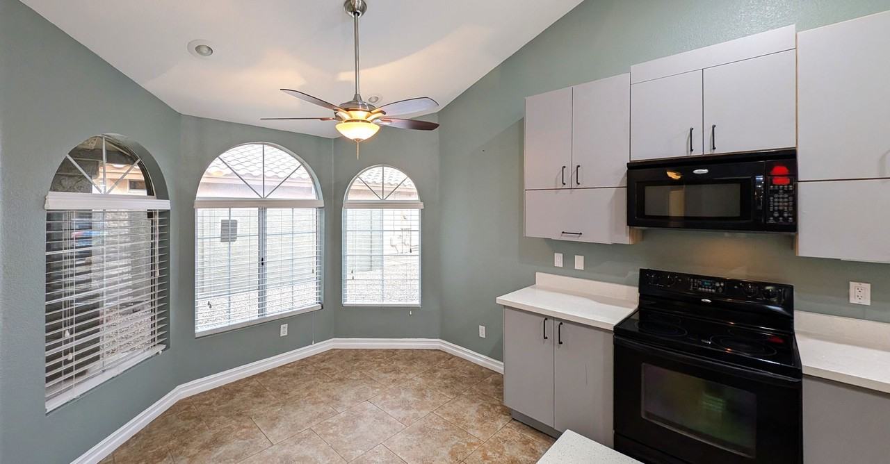 143 S Willow Creek St - Photo 6 of 38