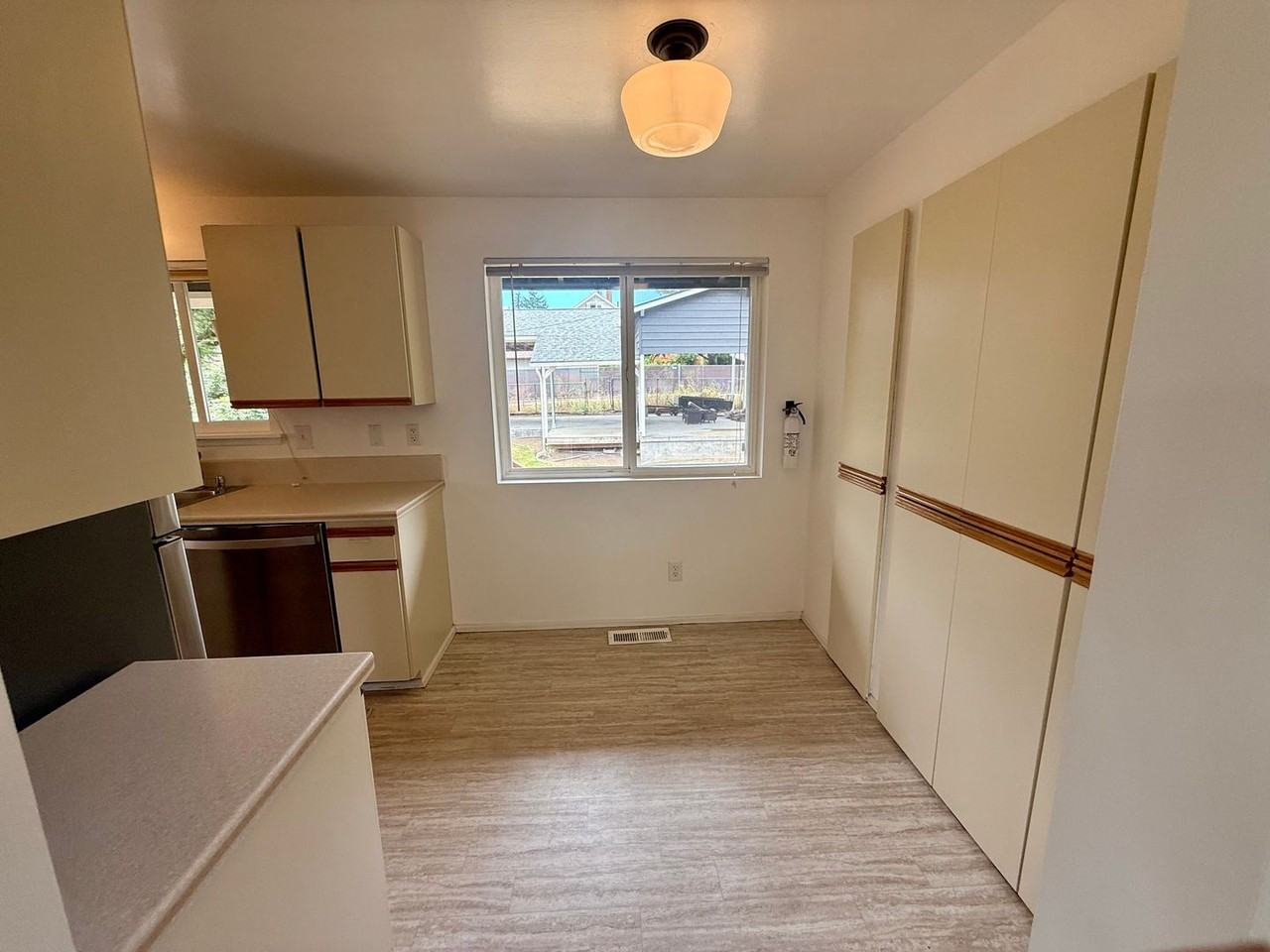 8421 31st Ave Sw - Photo 4 of 15