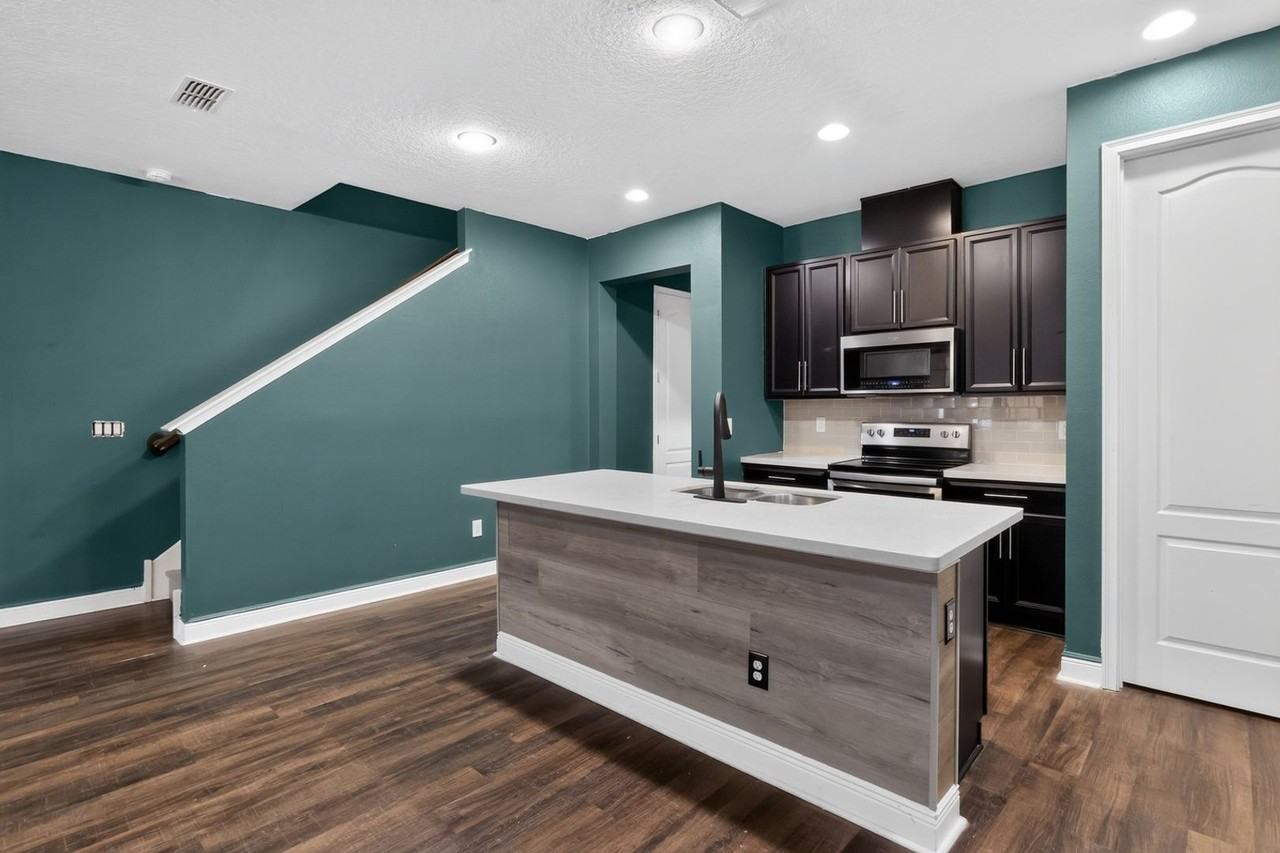 6536 Calamondin Dr - Photo 4 of 25