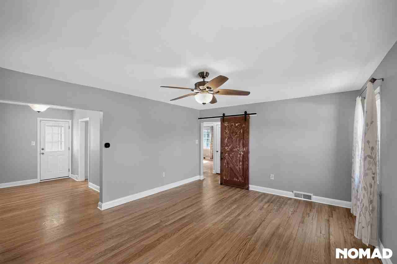 442 Westshire Dr - Photo 6 of 33