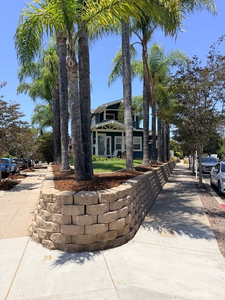 1212 Hayes Ave - Photo 3 of 15