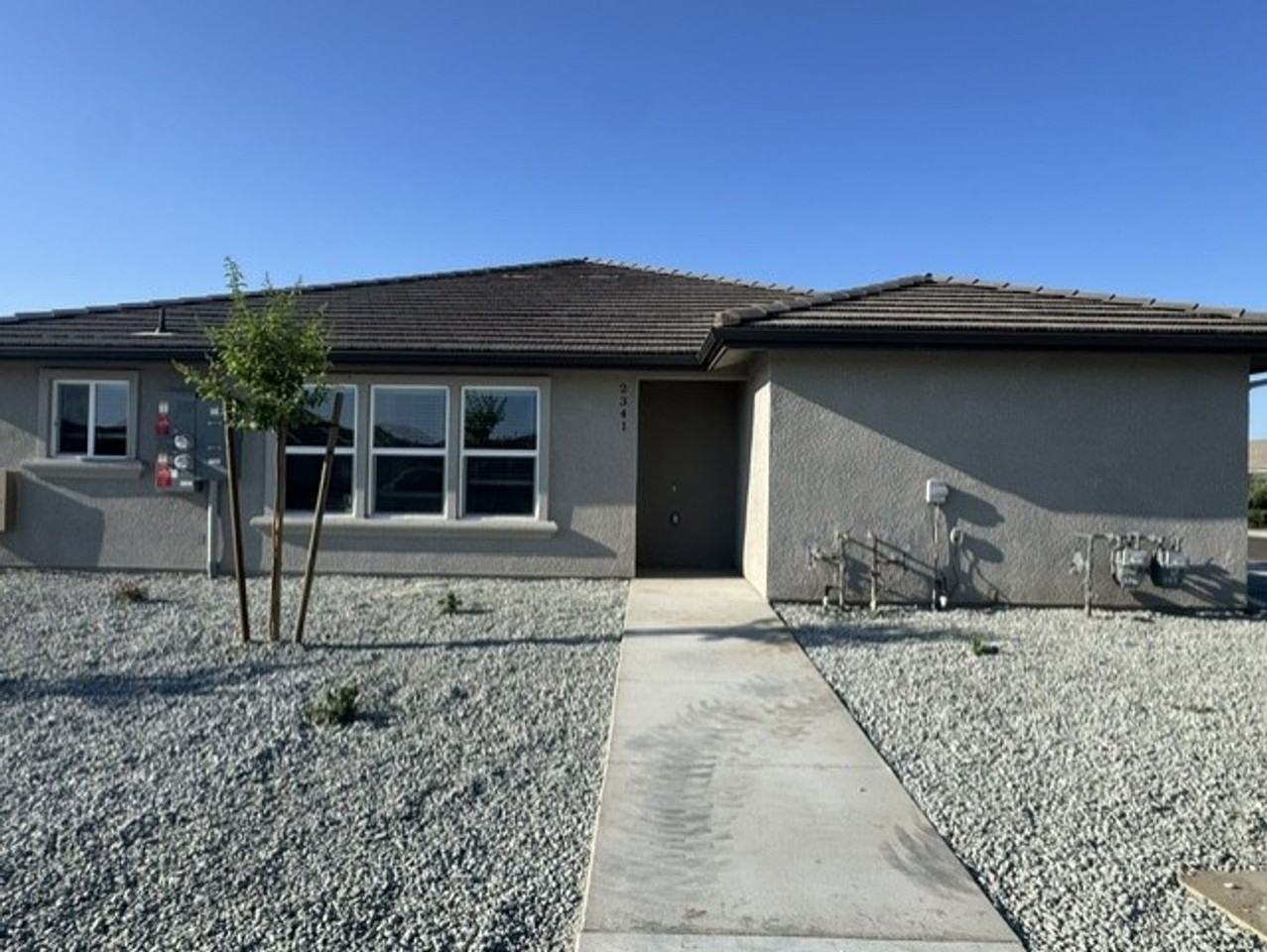 2377 Oakmont Cir