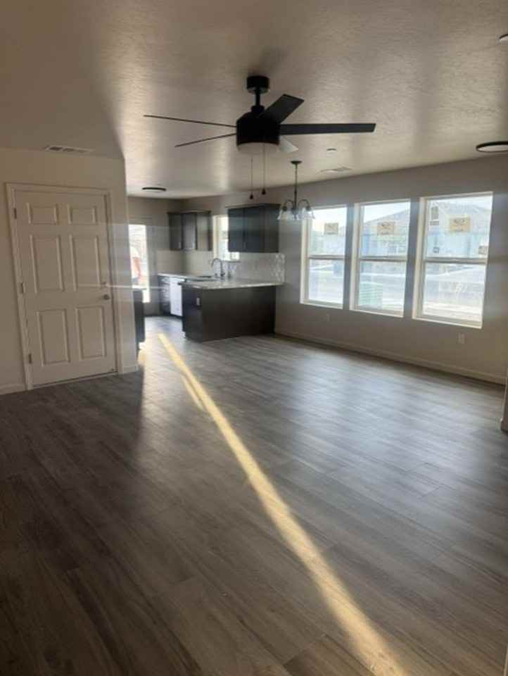 2377 Oakmont Cir - Photo 2 of 10