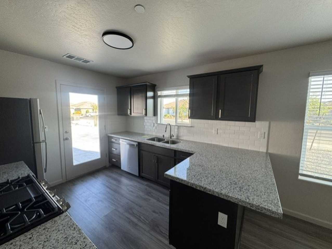 2377 Oakmont Cir - Photo 6 of 10