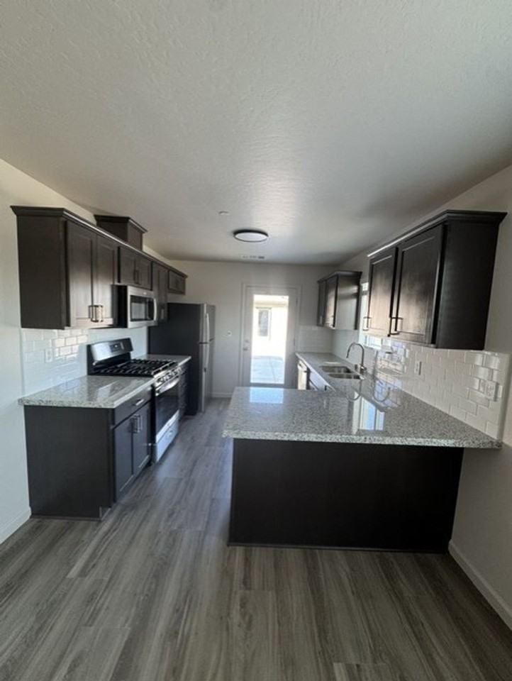 2377 Oakmont Cir - Photo 3 of 10