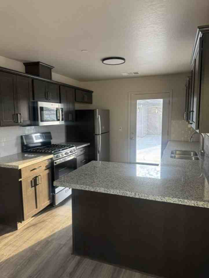 2395 Oakmont Cir