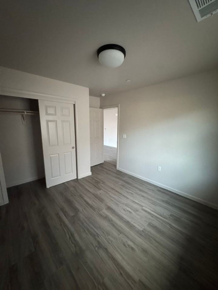 2395 Oakmont Cir - Photo 7 of 18