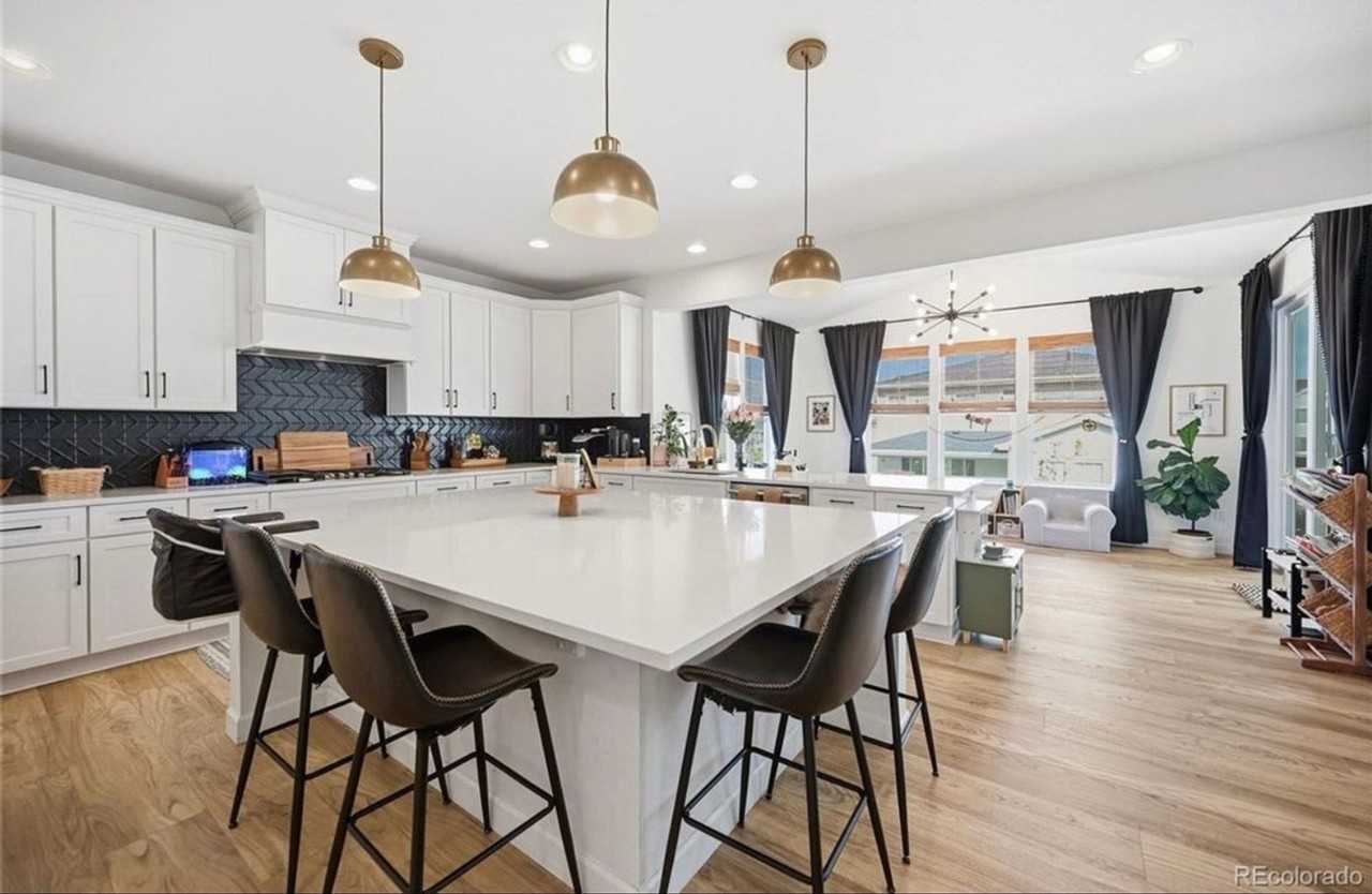 7254 S Waterloo Way - Photo 3 of 22