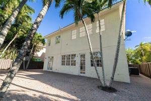 featured image of 11213 Nw 71st Ter #11213