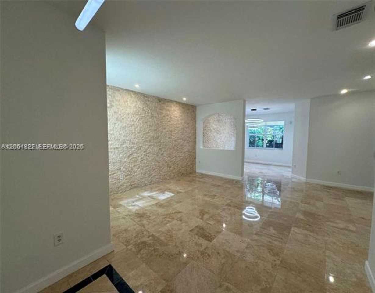 7563 Nw 112th Pl #7563 - Photo 3 of 18