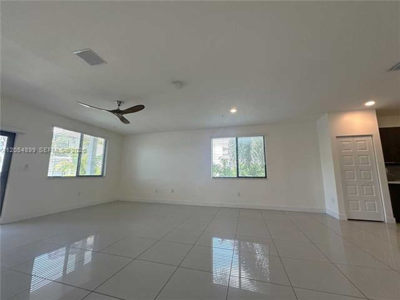 4713 4713 NW 84th Ct th 4713 - Photo 4 of 17
