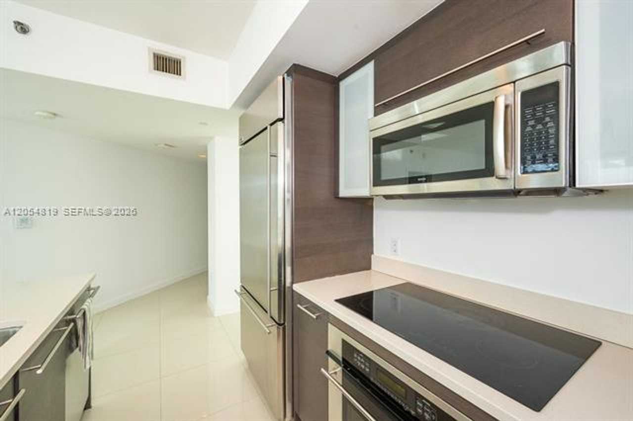 55 55 SE 6 Street cu-2210 #2210 - Photo 6 of 25