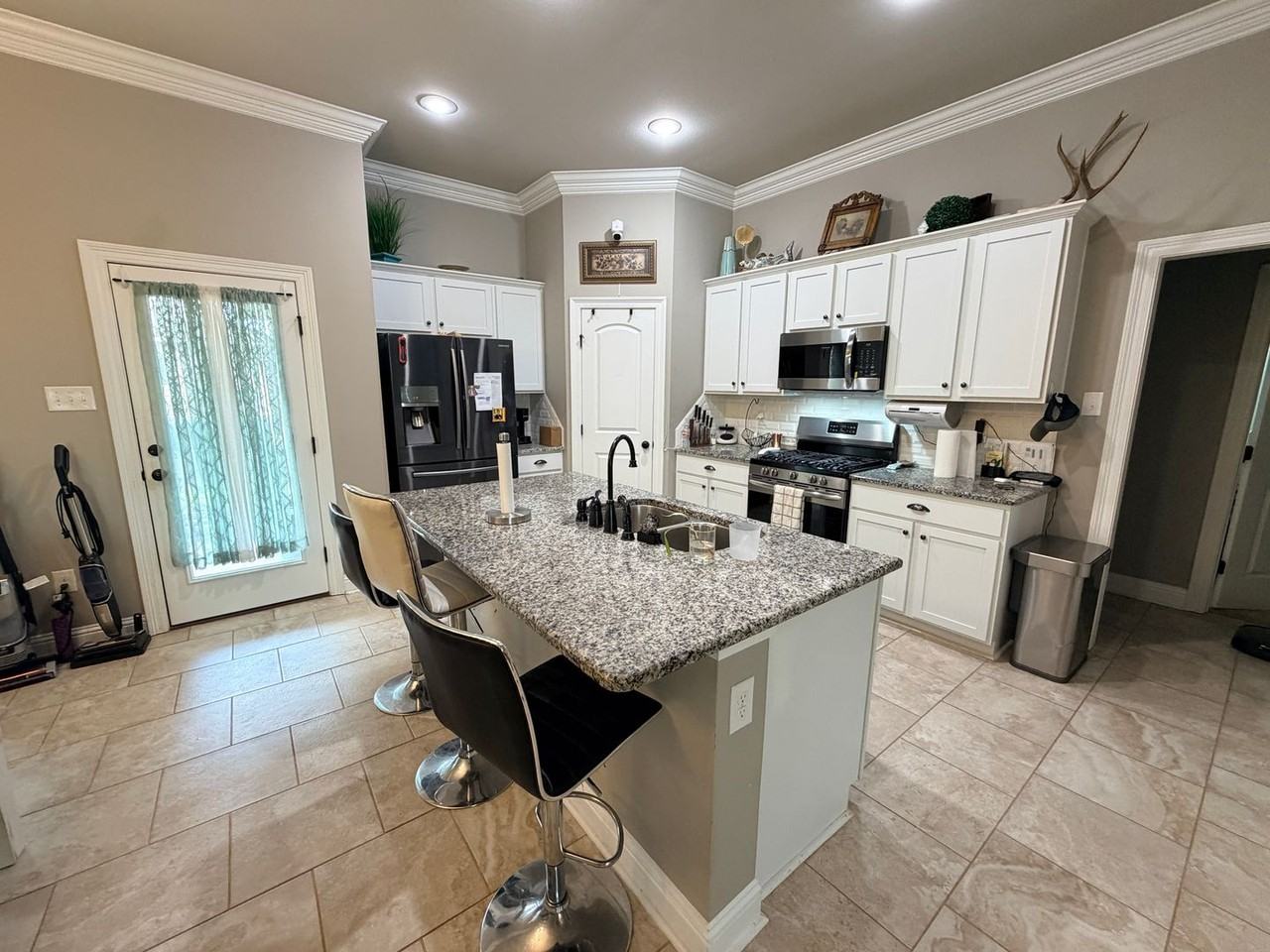 1958 Valdemar Pl - Photo 3 of 20
