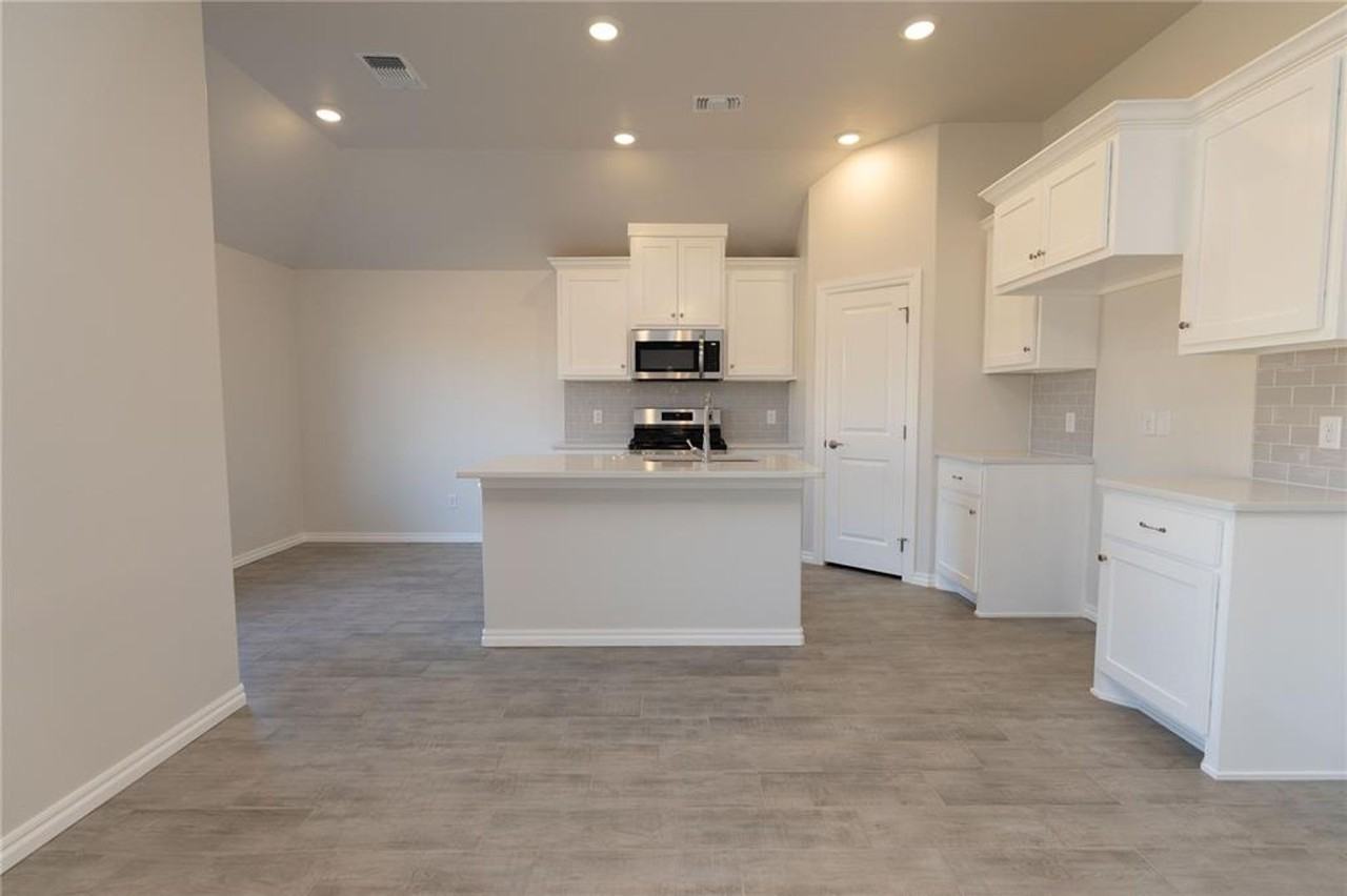 12313 Sw 30th St - Photo 3 of 19
