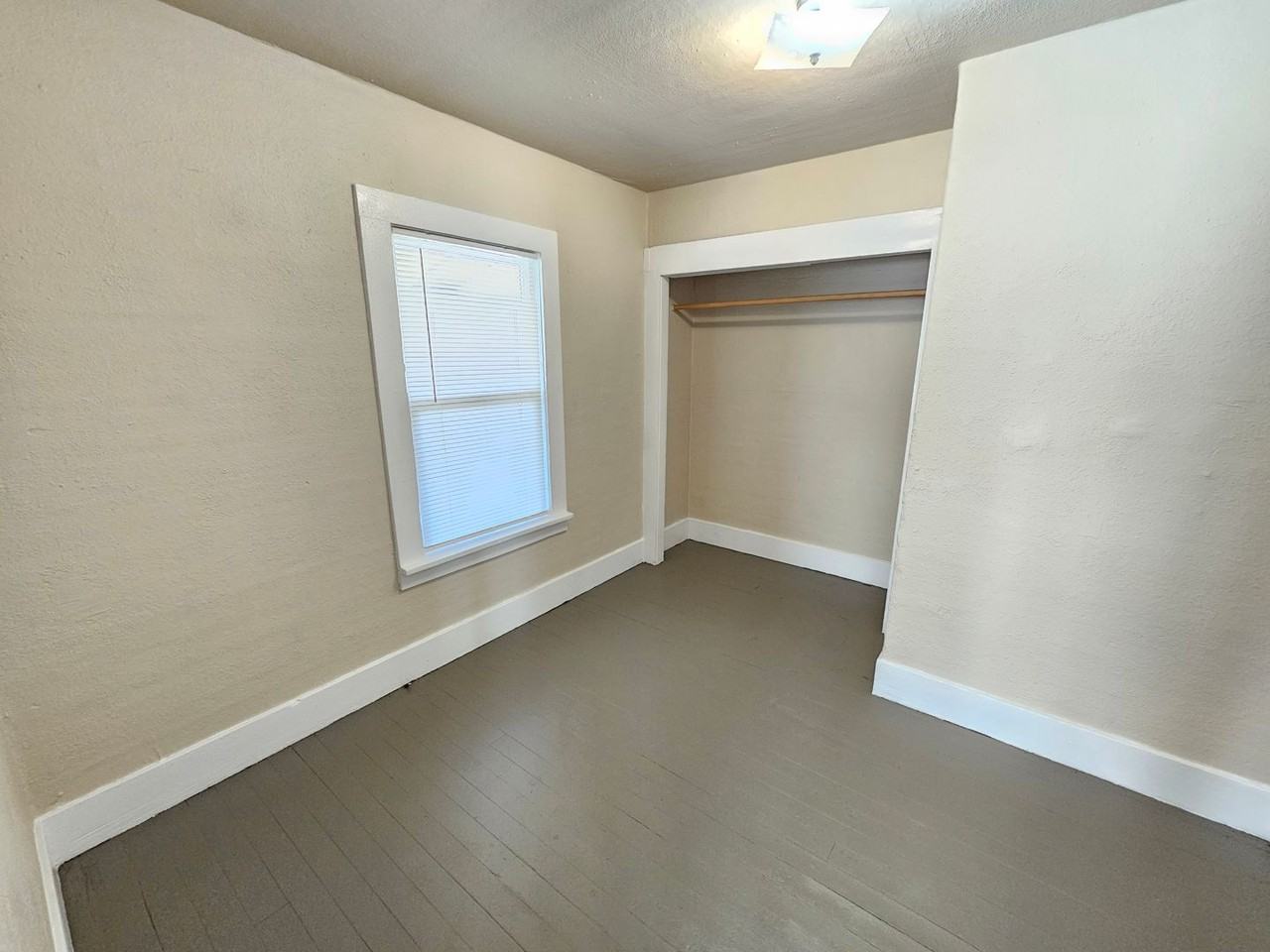 1802 Cove Ave - Photo 5 of 15