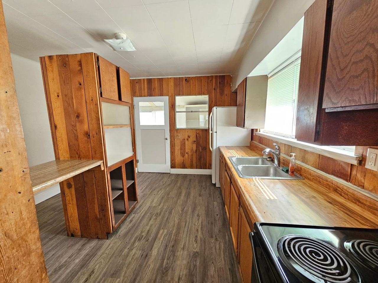 1802 Cove Ave - Photo 7 of 15