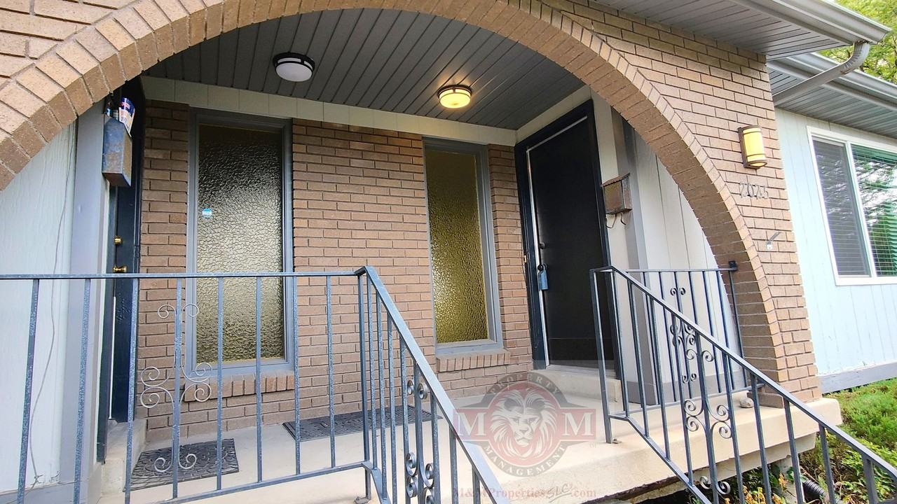 2021 S Broadmoor St - Photo 2 of 25